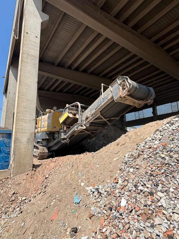 Komatsu BR380JG-1 Foto 4