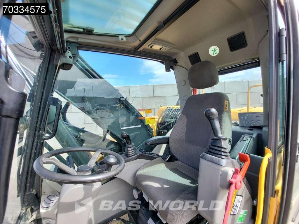 Volvo EW140 D Outriggers + Blade Foto 27