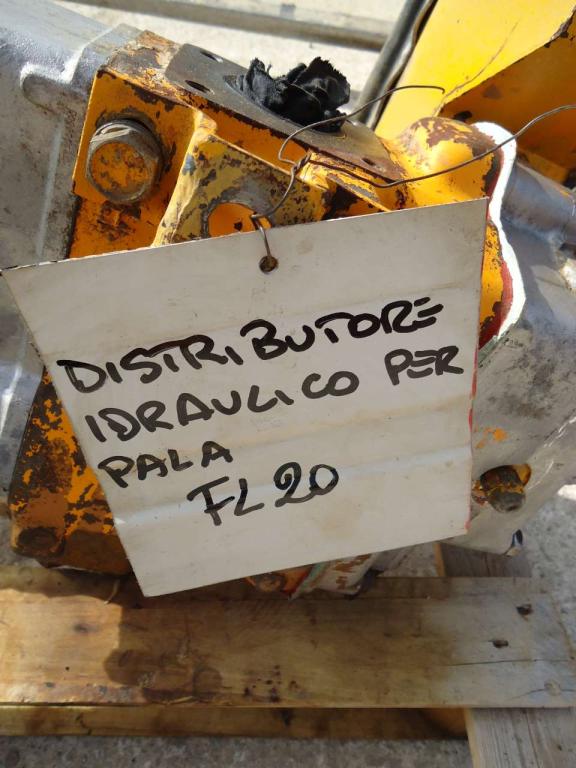 Distributore idraulico per Fiat Allis FL20 Foto 3