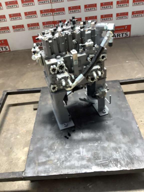 Distributore idraulico per Hitachi ZX135US-7 Foto 3