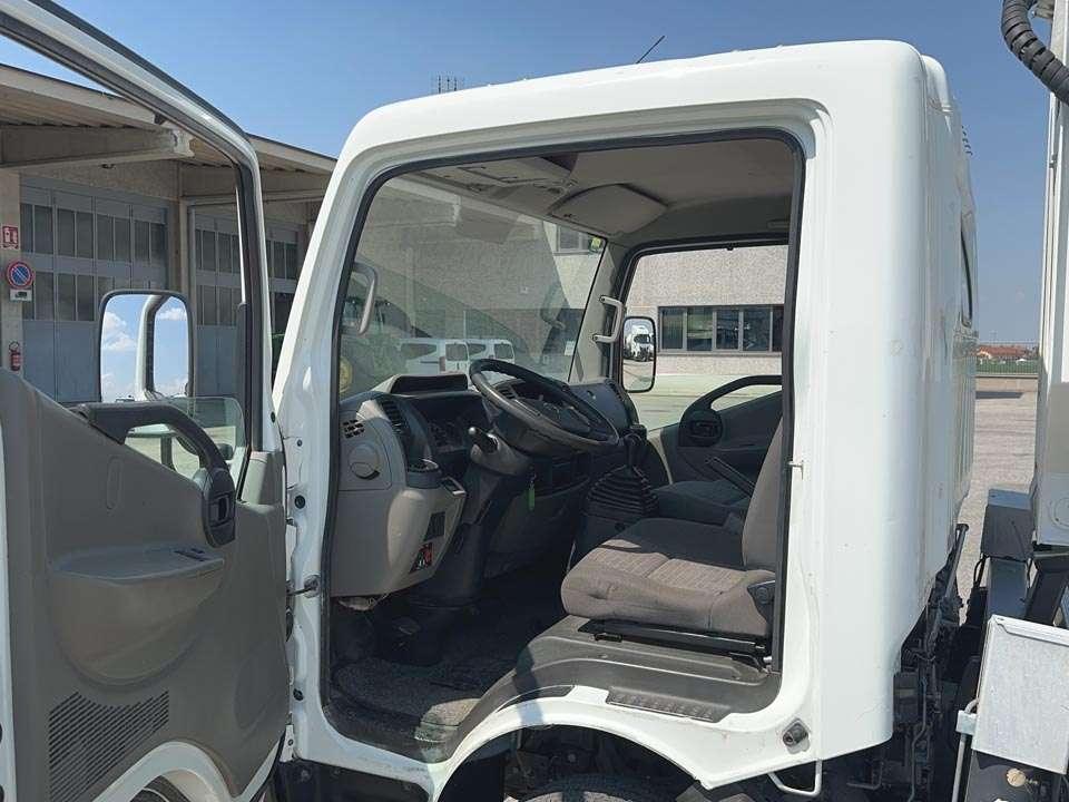 Nissan 35.11 Multitel MX200 Foto 13