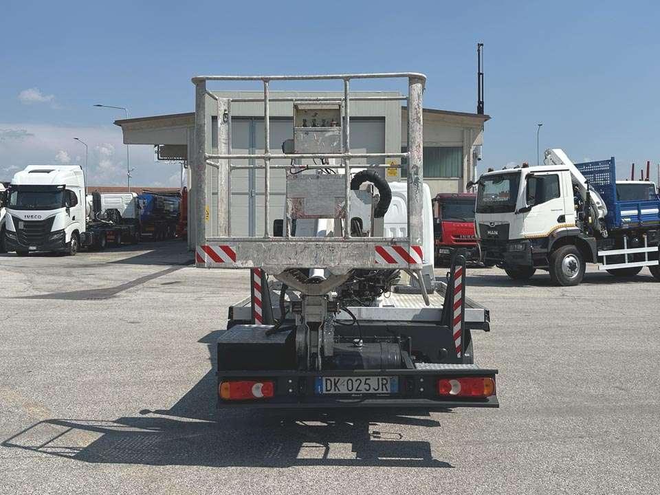 Nissan 35.11 Multitel MX200 Foto 21