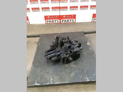 Distributore idraulico per Hitachi ZW250-6 in vendita da Massucco T. Srl Area Ricambi