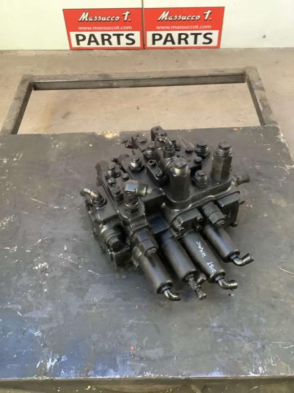 Distributore idraulico per Hitachi ZW250-6 Foto 2