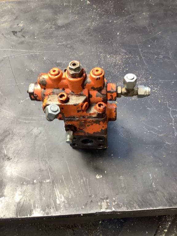 Valvola servocomandi per Hitachi ZX 135-5 Foto 1