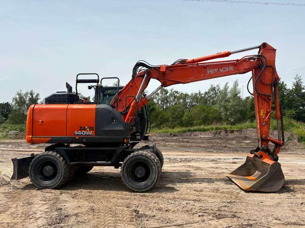 Hitachi ZX 140 W-6 (3 Pieces available) Foto 4