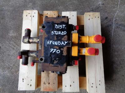 Distributore idraulico per Hyundai 770-7A in vendita da PRV Ricambi Srl