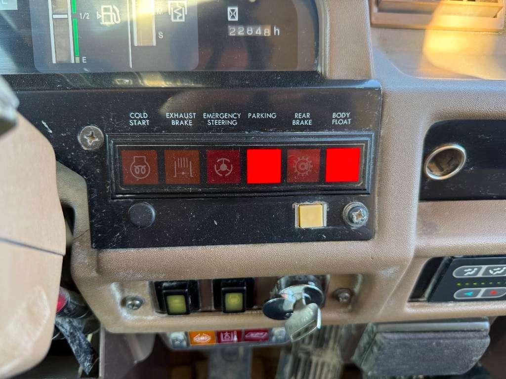 Komatsu HD605-5 - Automatic Greasing / Camera Foto 10