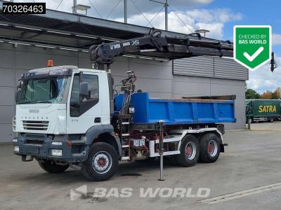 Iveco Trakker 310 6X4 HIAB 122 Duo Kran Crane 8m3 tipper Steelsuspension Big-Axle Euro 3 in vendita da BAS World B.V.