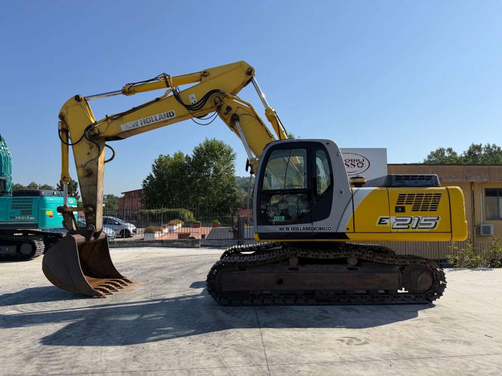 New Holland Kobelco E215 Foto 1