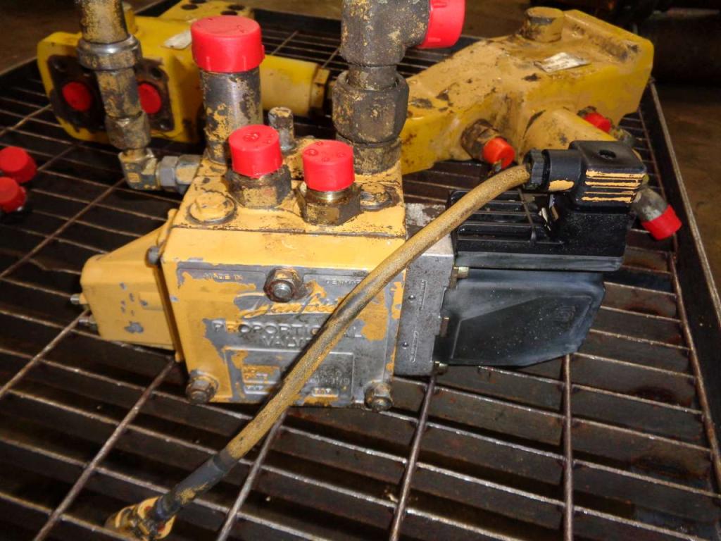Valvola proporzionale per Caterpillar 322 B Foto 1