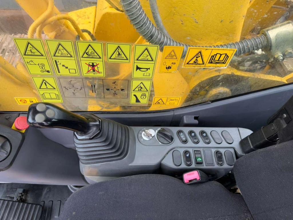 Komatsu HB215LC-1 HYBRID Foto 30