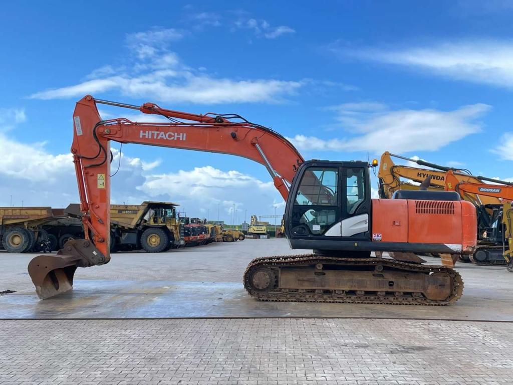 Hitachi ZX210LC-5B Foto 1