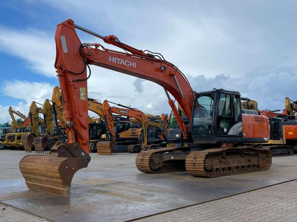 Hitachi ZX210LC-5B Foto 2