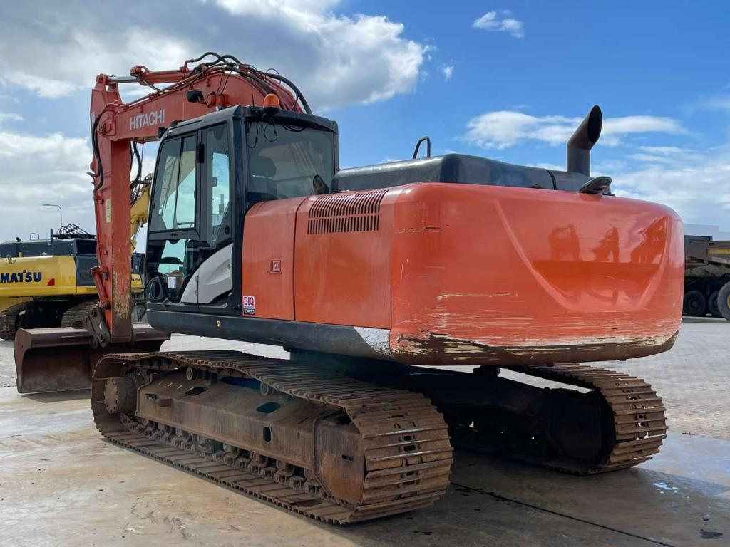 Hitachi ZX210LC-5B Foto 3