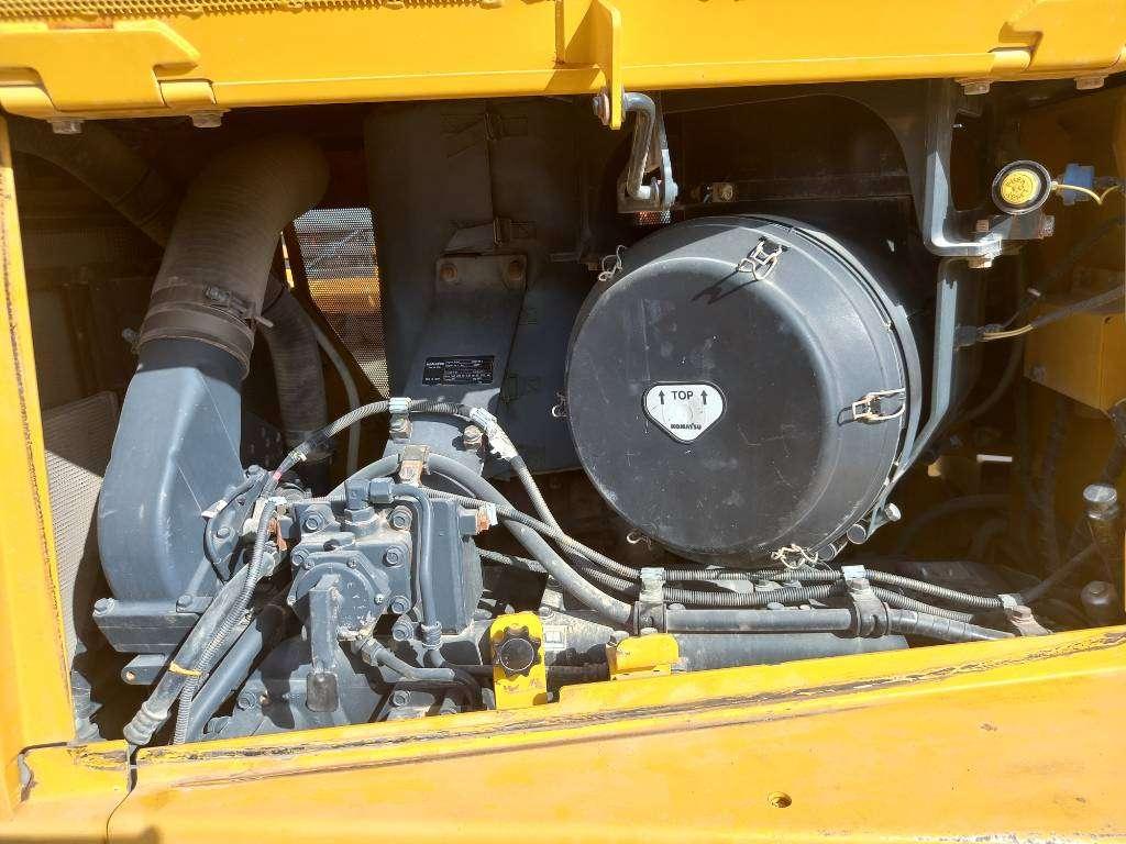 Komatsu D155A-6R (4pcs available for sale in Abu Dhabi) Foto 19
