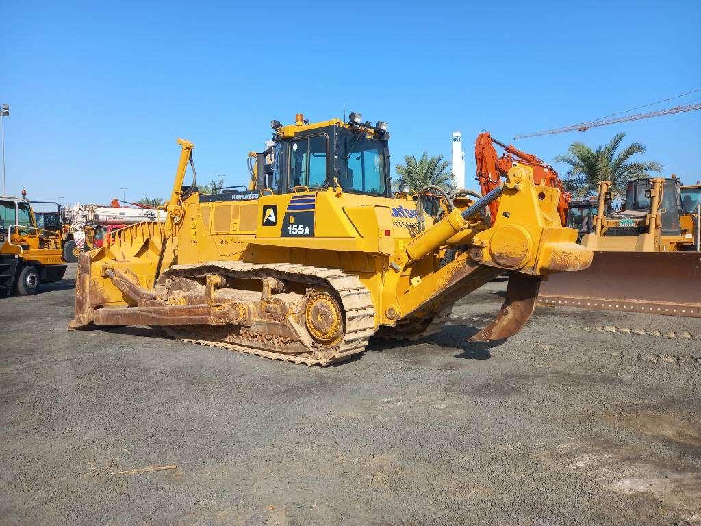 Komatsu D155A-6R (4pcs available for sale in Abu Dhabi) Foto 2