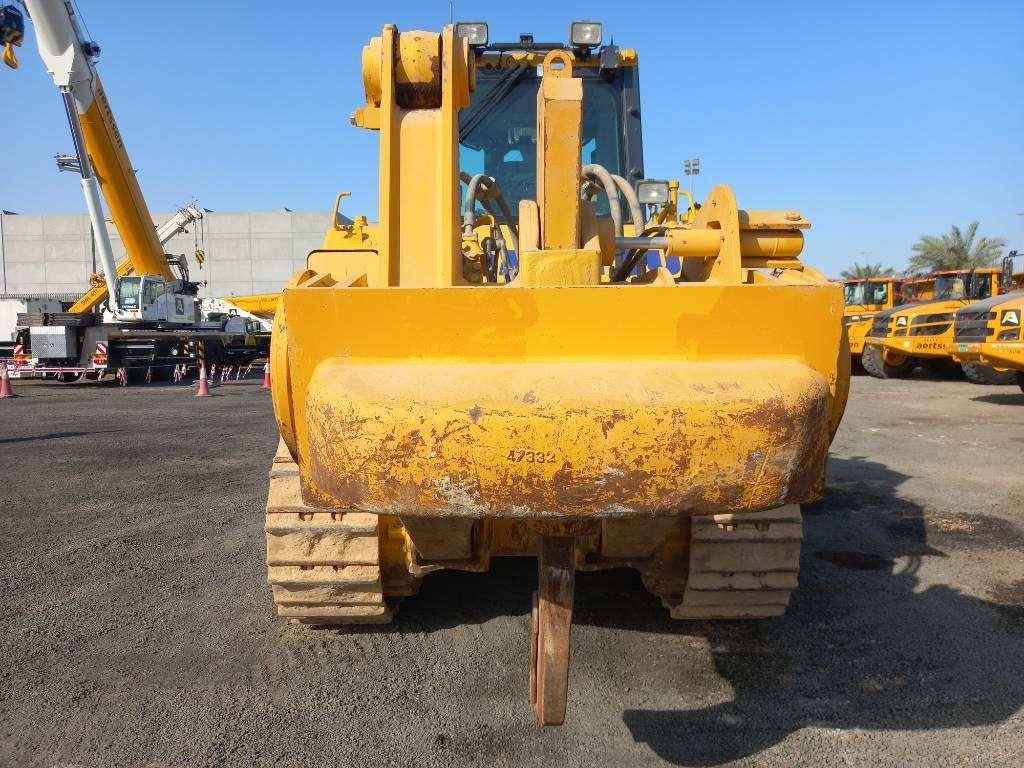 Komatsu D155A-6R (4pcs available for sale in Abu Dhabi) Foto 3