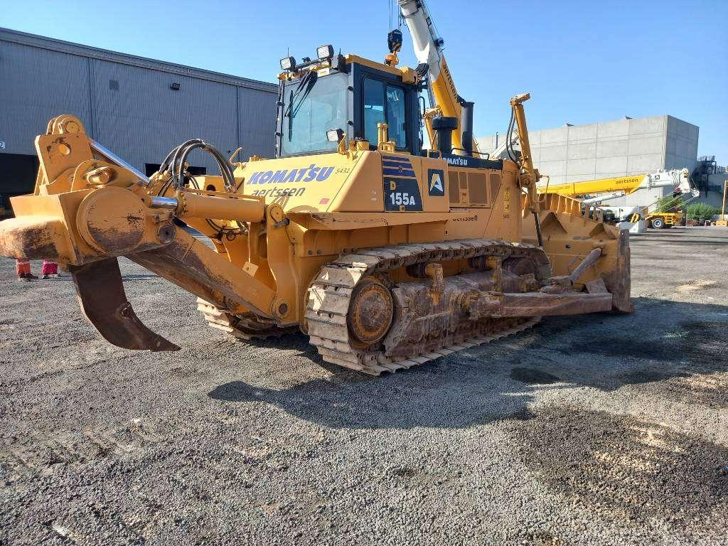 Komatsu D155A-6R (4pcs available for sale in Abu Dhabi) Foto 4