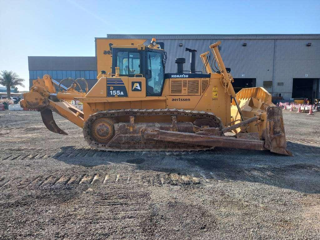 Komatsu D155A-6R (4pcs available for sale in Abu Dhabi) Foto 5
