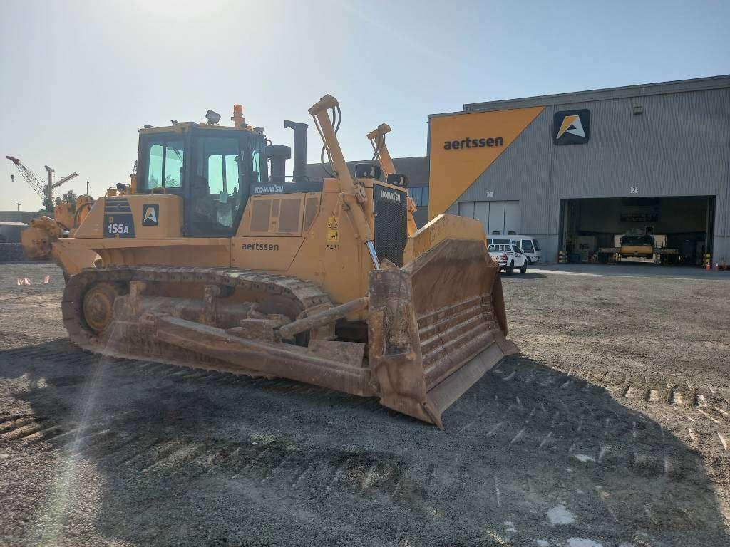 Komatsu D155A-6R (4pcs available for sale in Abu Dhabi) Foto 6