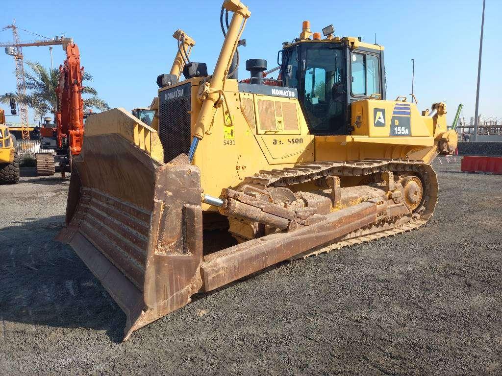Komatsu D155A-6R (4pcs available for sale in Abu Dhabi) Foto 9