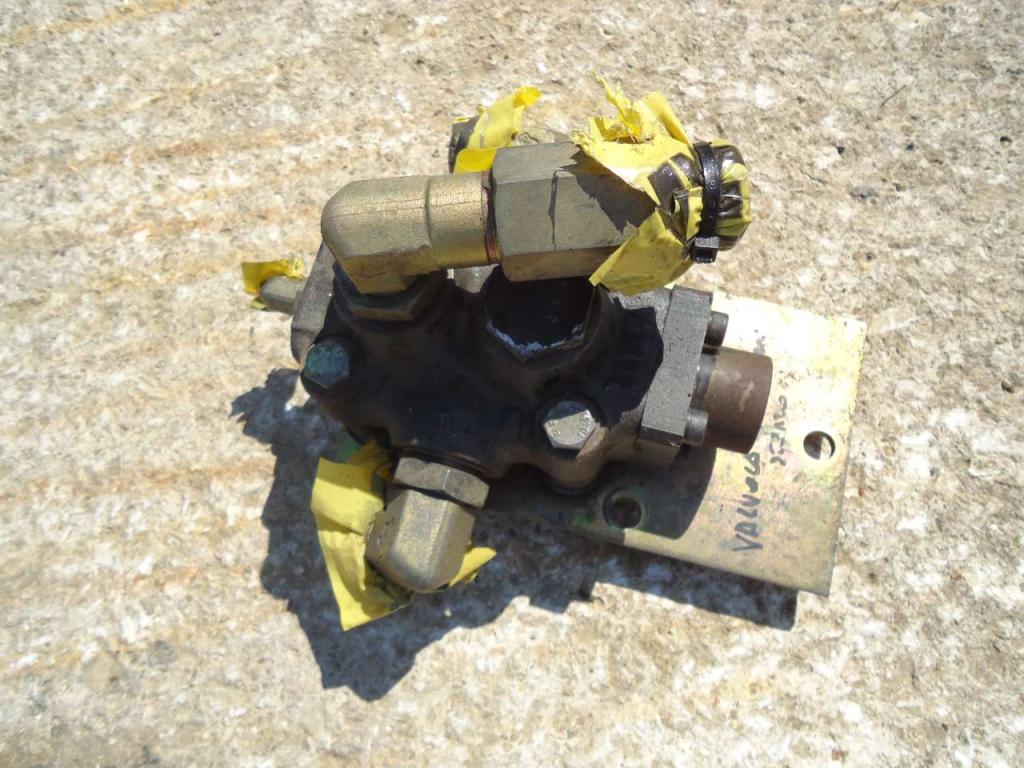Valvola prioritaria sterzo per Fiat Kobelco W270 Foto 1