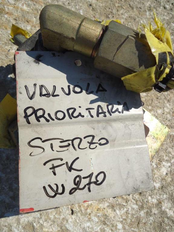 Valvola prioritaria sterzo per Fiat Kobelco W270 Foto 3
