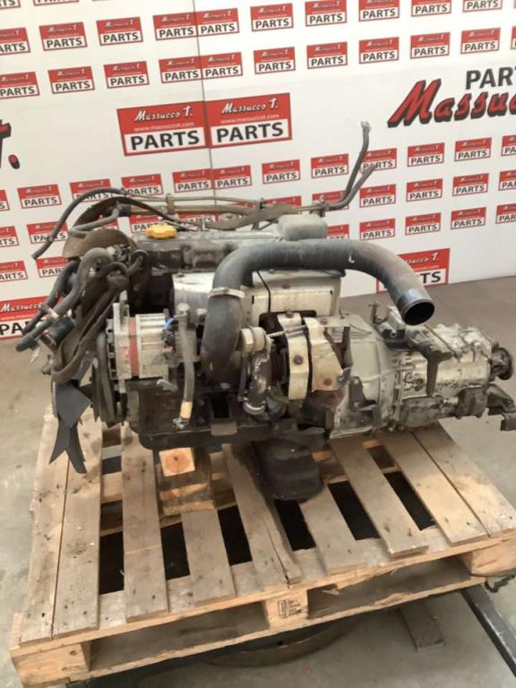 Motore a scoppio per Nissan CABSTAR Foto 2