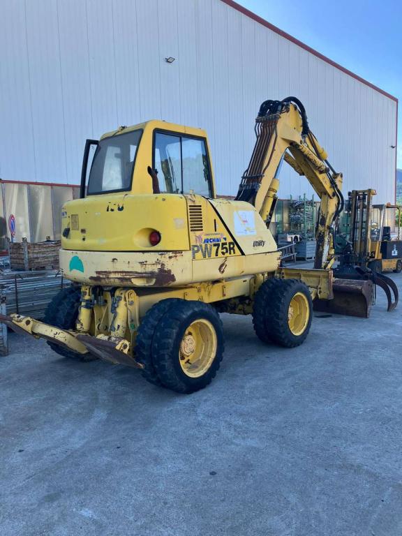 Komatsu PW75R Foto 3