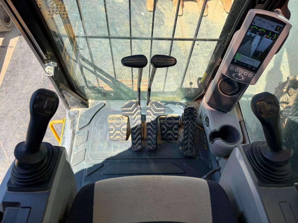 Caterpillar 390F - German Machine / Camera / Quick Coupler Foto 9
