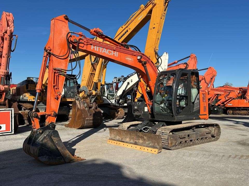 Hitachi ZX135US-6 Foto 1