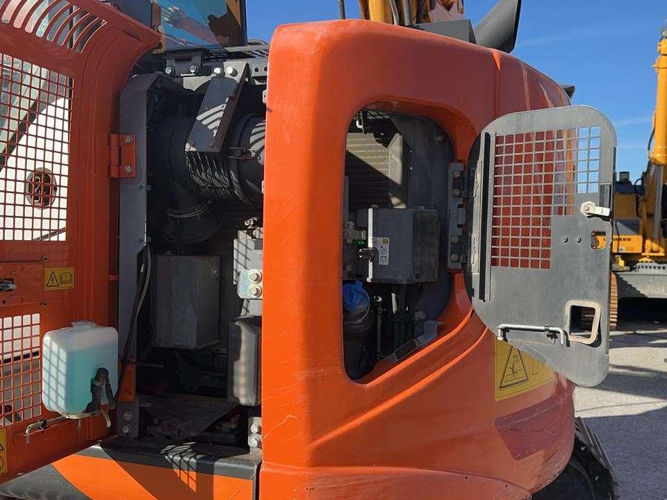 Hitachi ZX135US-6 Foto 10