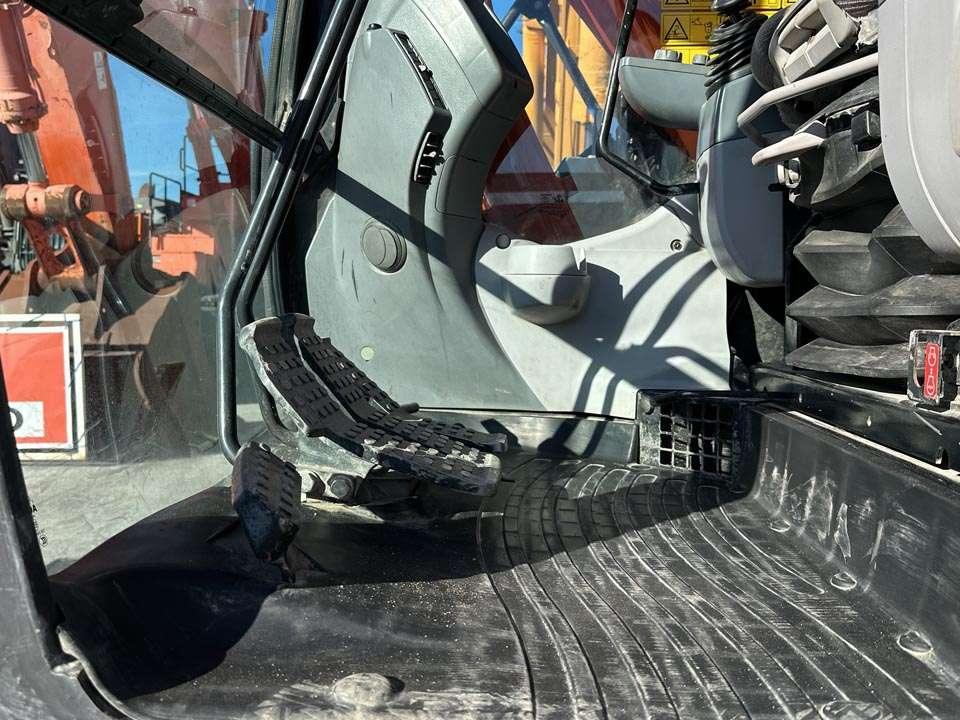 Hitachi ZX135US-6 Foto 14