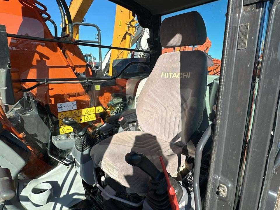 Hitachi ZX135US-6 Foto 15