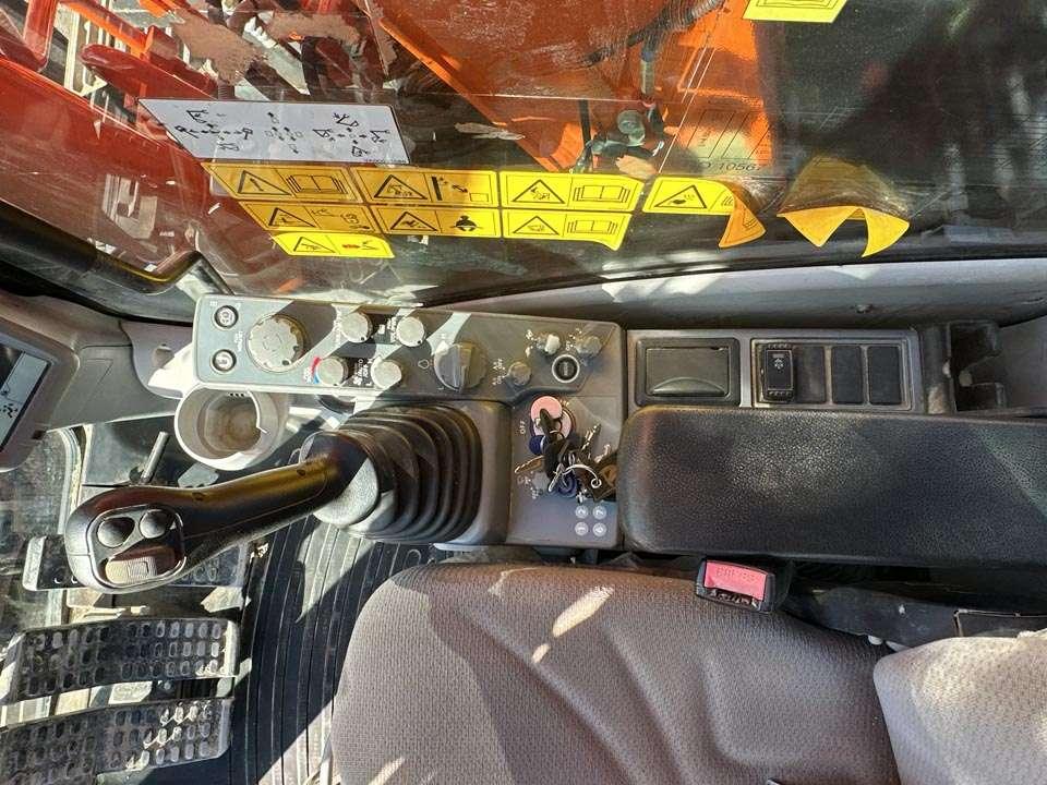 Hitachi ZX135US-6 Foto 16