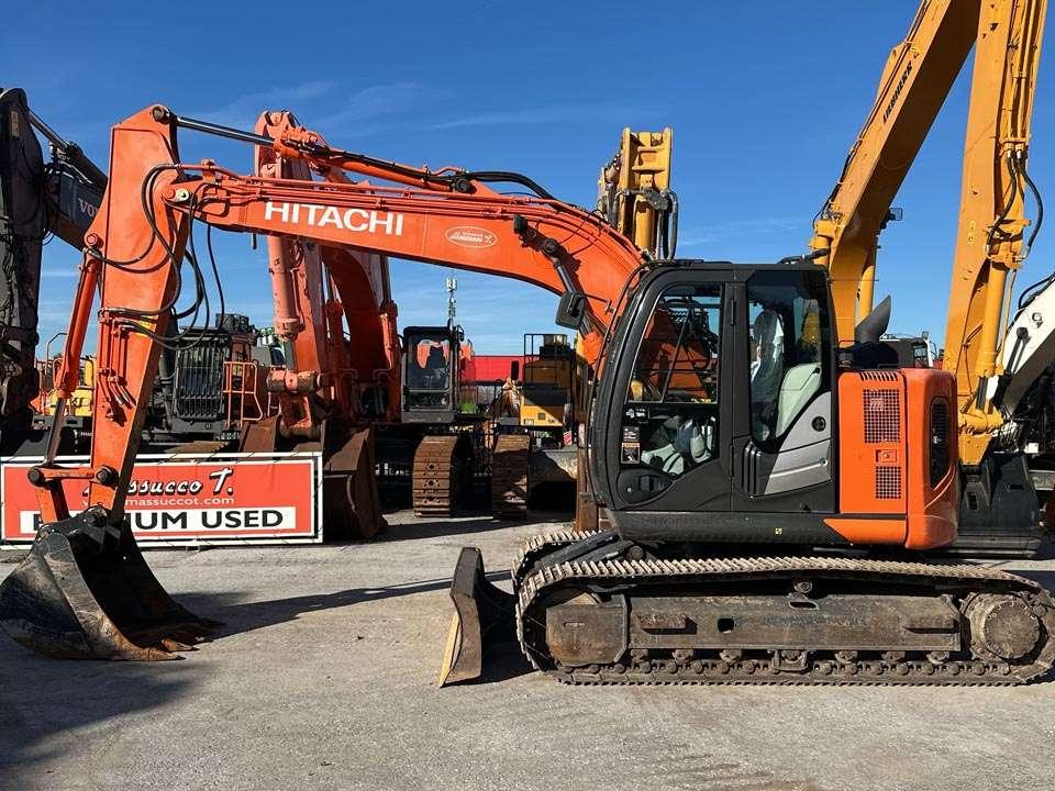 Hitachi ZX135US-6 Foto 2