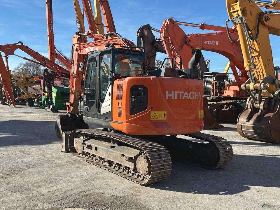 Hitachi ZX135US-6 Foto 3