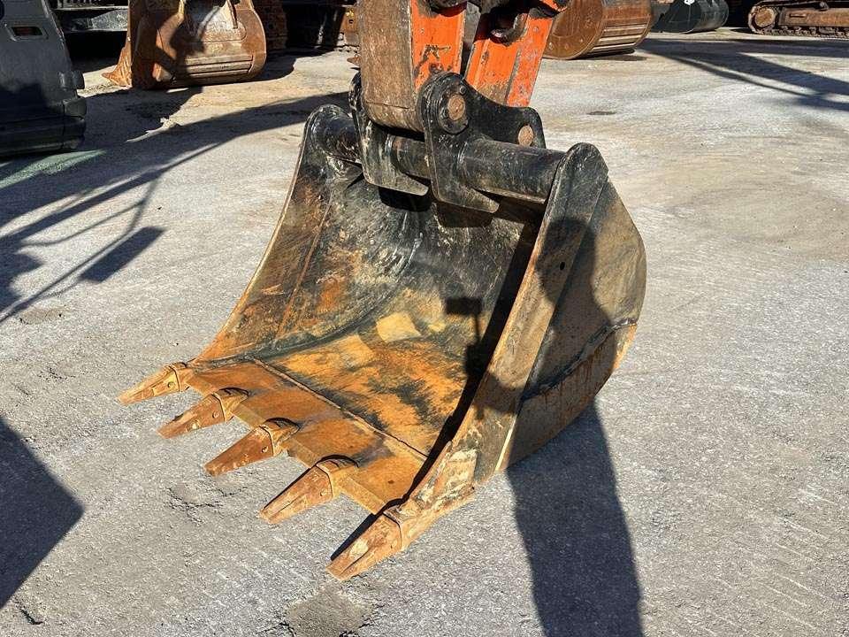 Hitachi ZX135US-6 Foto 8