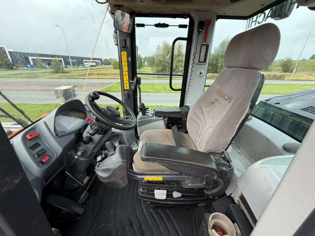 Hitachi ZW310-6 Foto 16
