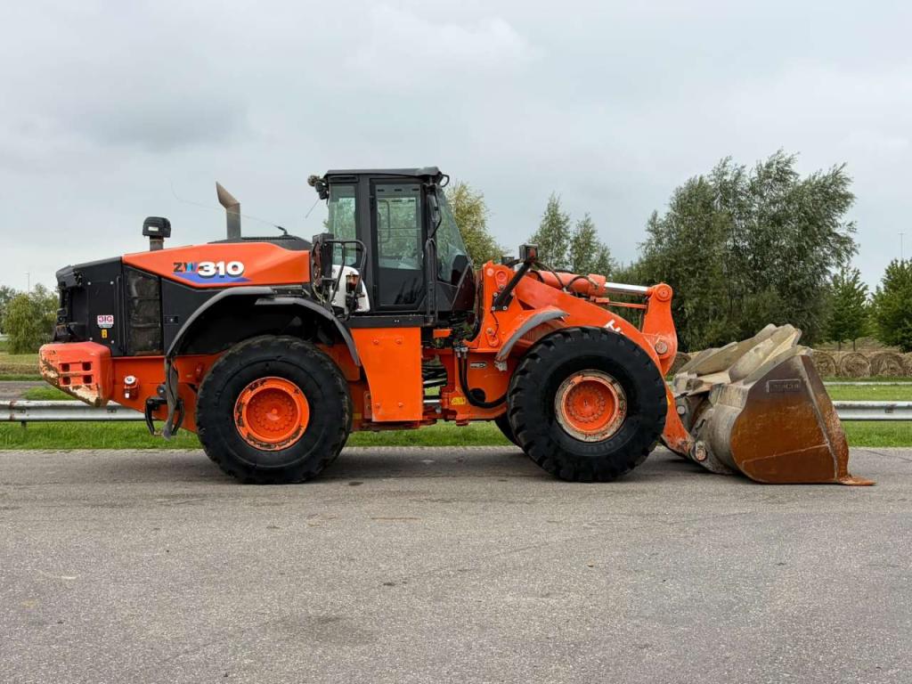 Hitachi ZW310-6 Foto 6
