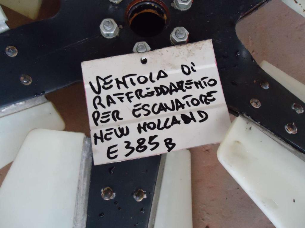 Ventola di raffreddamento per New Holland E385B Foto 2