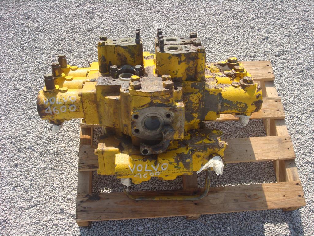 Distributore idraulico per Volvo 4600 Foto 1