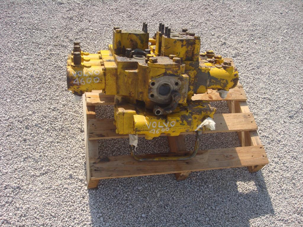 Distributore idraulico per Volvo 4600 Foto 3