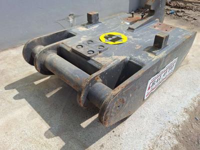 S3 for 38-43 ton excavators Attachment plate in vendita da Balavto