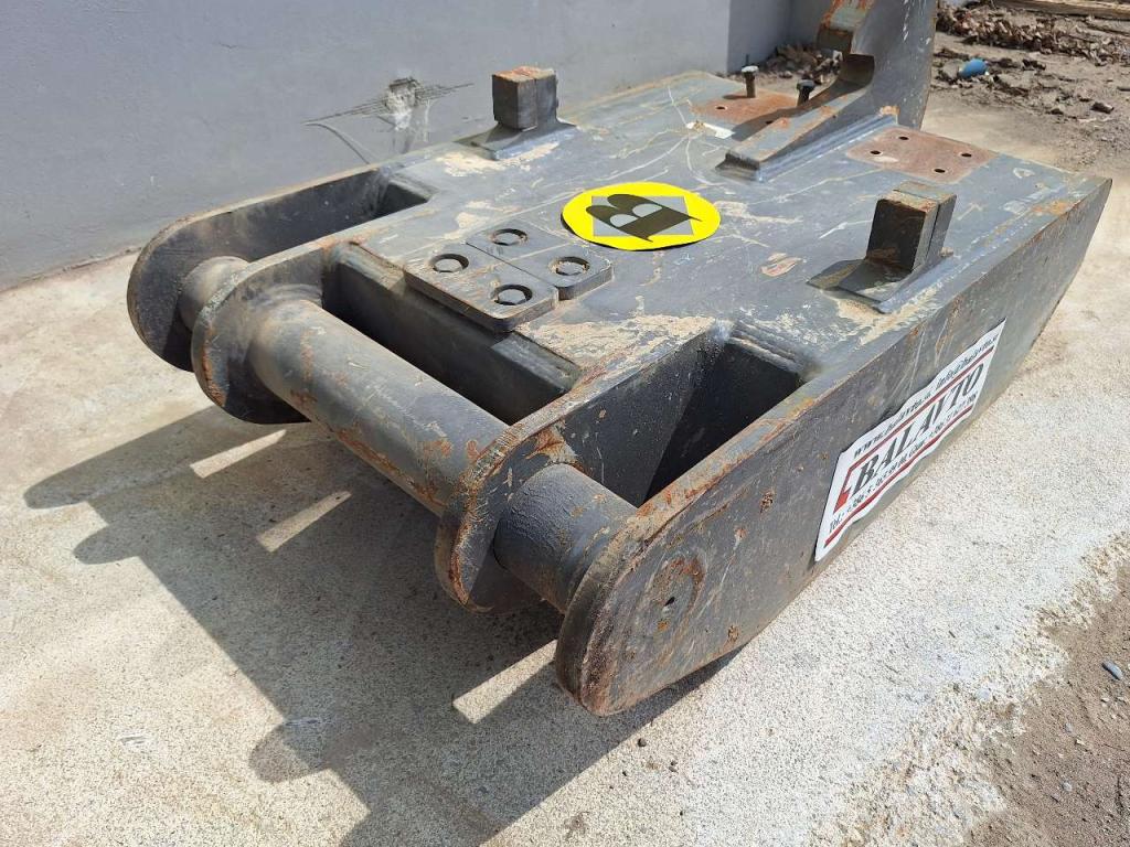 S3 for 38-43 ton excavators Attachment plate Foto 1
