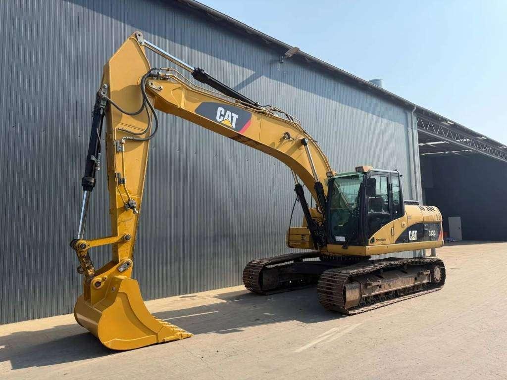 Caterpillar 323D L Foto 1