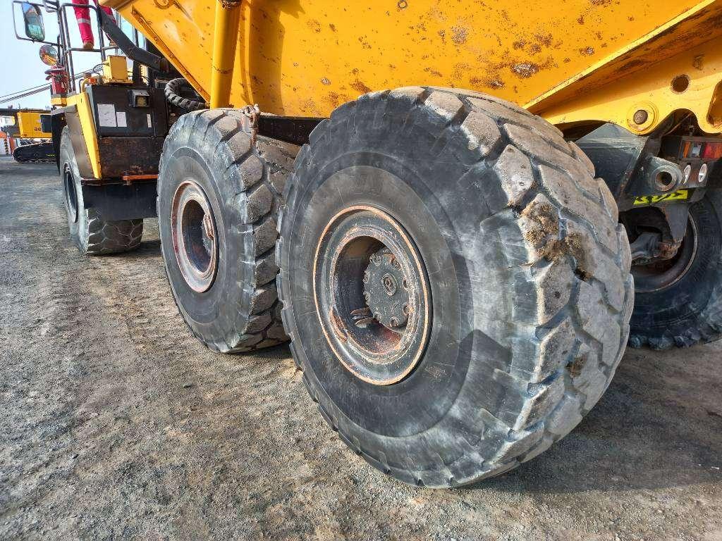Komatsu HM400-3R (4 pcs available for sale in Abu Dhabi) Foto 14