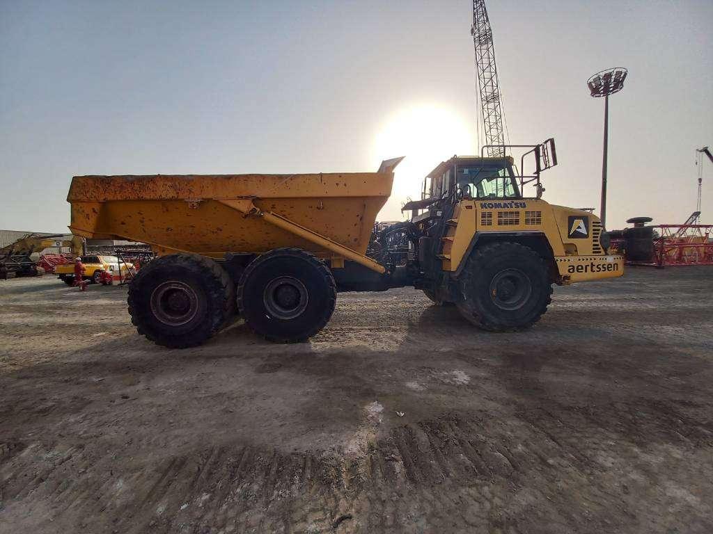 Komatsu HM400-3R (4 pcs available for sale in Abu Dhabi) Foto 2