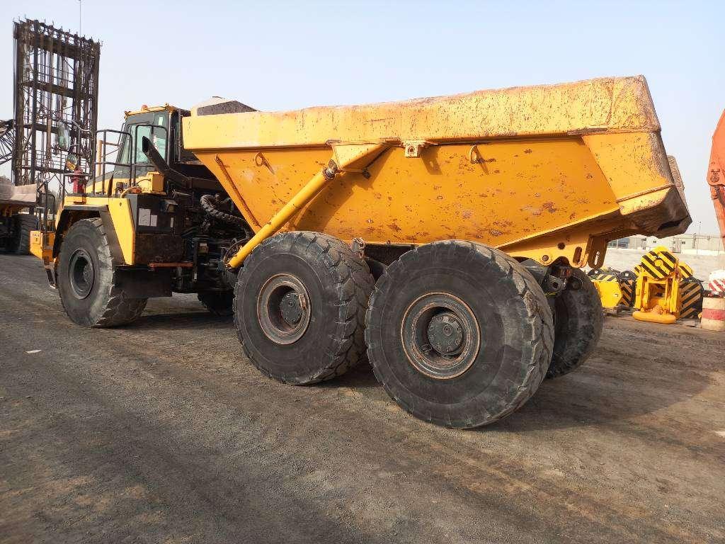 Komatsu HM400-3R (4 pcs available for sale in Abu Dhabi) Foto 4